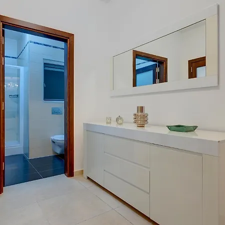 Stunning Seafront Lux Cambridge Wt Pool Appartamento Sliema